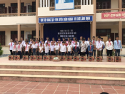 Trường THCS Tân Bình  trao quà cho học sinh khó khăn Trường TH - THCS Thanh Minh